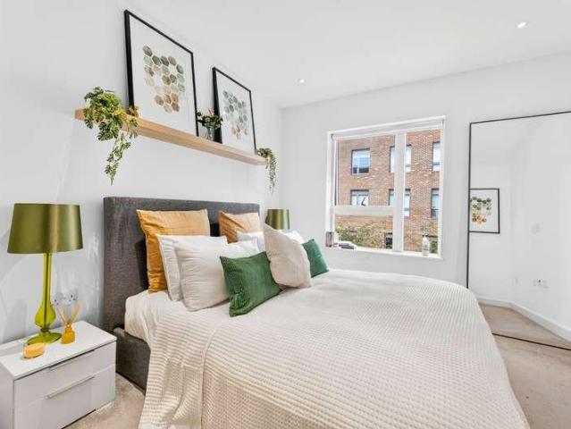 Flat for sale in Hornsey, Greater London