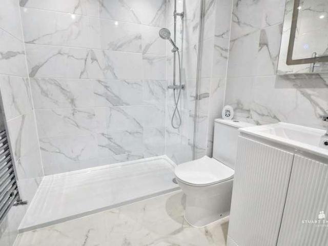 Flat for sale in Essex