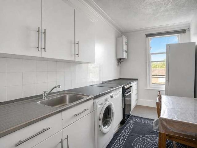 Flat for sale in Penge, Greater London