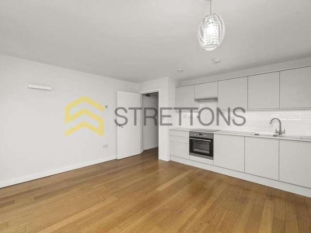Flat for sale in West Kensington, Greater London