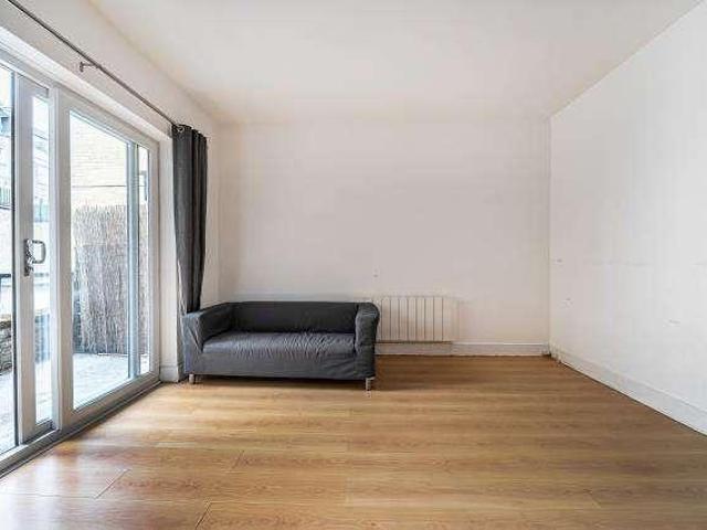 Flat for sale in Bayswater, Greater London