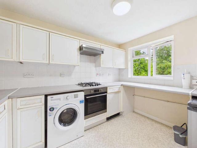 Flat for sale in Littlehaven, Horsham
