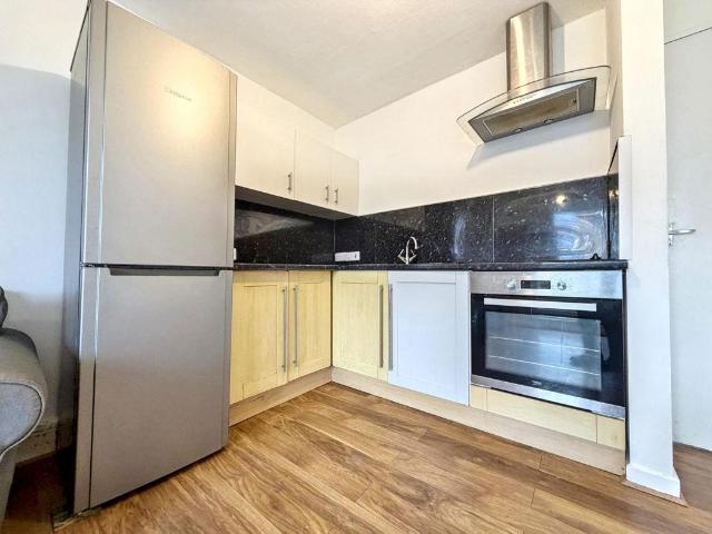Flat for sale in Sulgrave, Washington