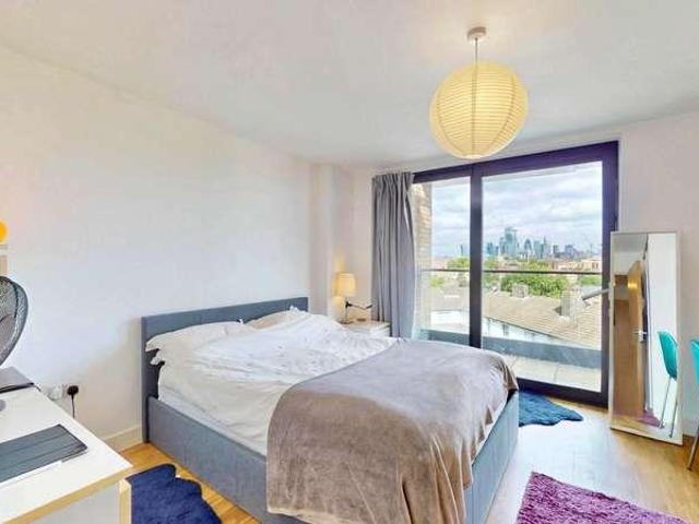 Flat for sale in Rotherhithe, Greater London