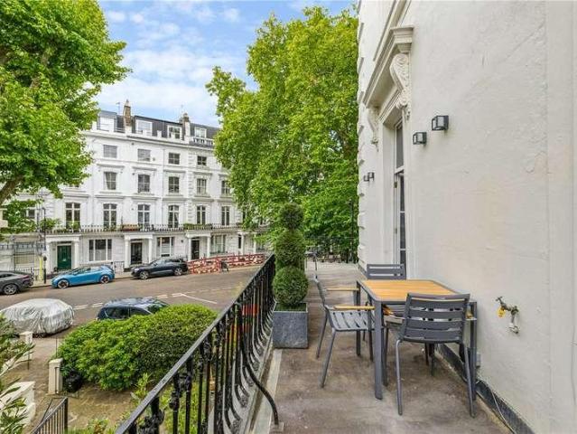 Flat for sale in Kensal Town, Bayswater