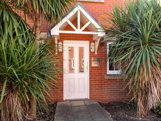 Flat for sale in Turves Green, West Midlands