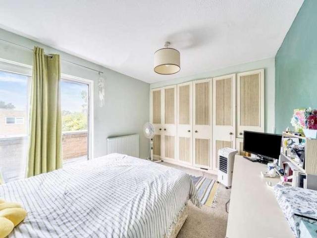 Flat for sale in Little Stanmore, Greater London