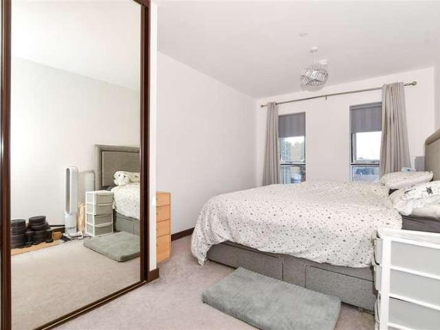 Flat for sale in Ringlestone, Midway