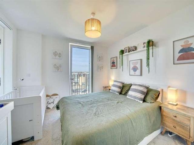 Flat for sale in Ponders End, Greater London