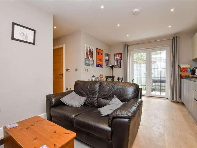 Flat for sale in Westborough, Surrey