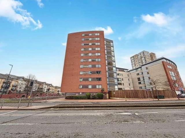 Flat for sale in Cardiff Bay, Falcon Lodge