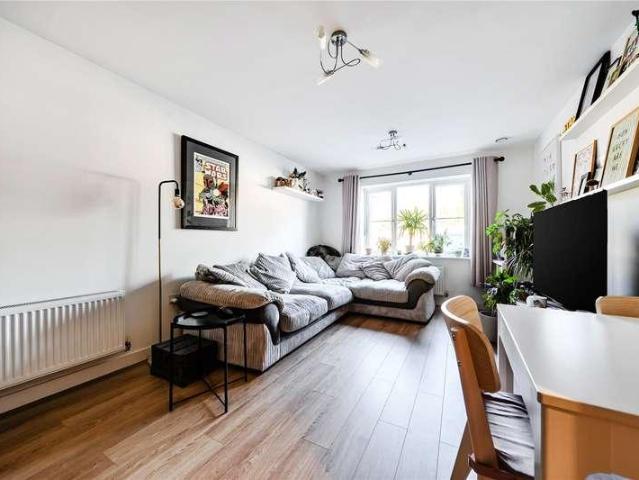 Flat for sale in The Butts, Kent