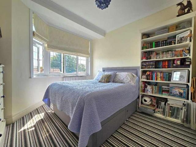 Flat for sale in Alton Barnes, Essex