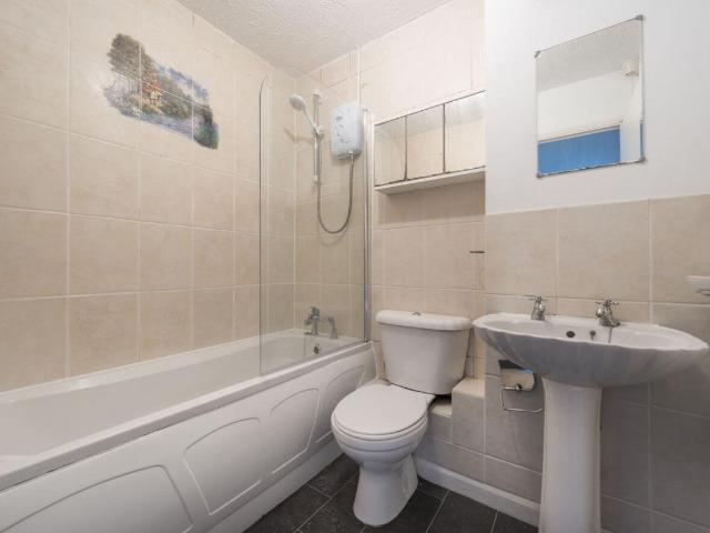 Flat for sale in Barton Stacey, Hampshire