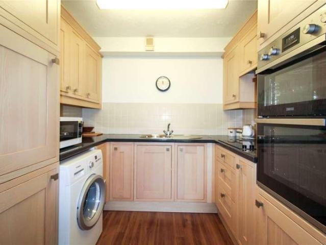 Flat for sale in Alton Barnes, Essex