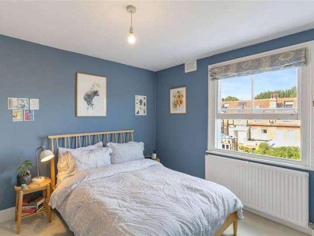 Flat for sale in London Borough of Wandsworth, Greater London