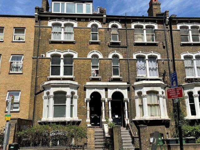 Flat for sale in Kentish Town, Greater London