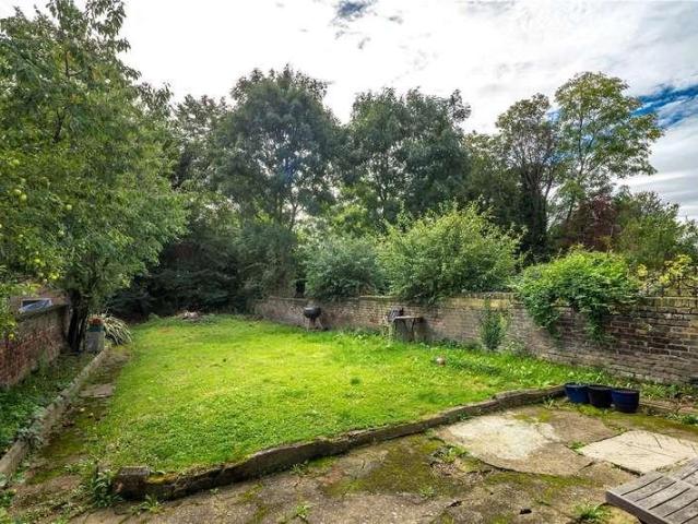 Flat for sale in Forest Gate, Greater London
