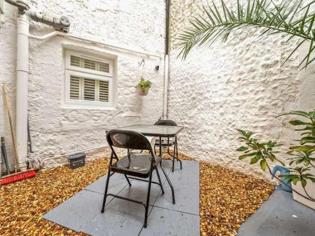 Flat for sale in Queen's Park, Brighton & Hove