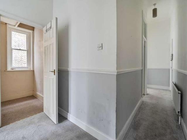 Flat for sale in London Borough of Lewisham, Forest Hill