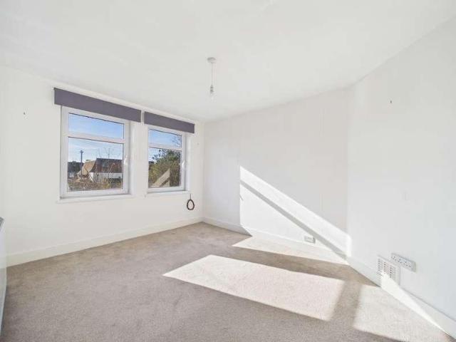 Flat for sale in Bearton, King's Walden