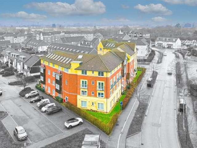 Flat for sale in Essex