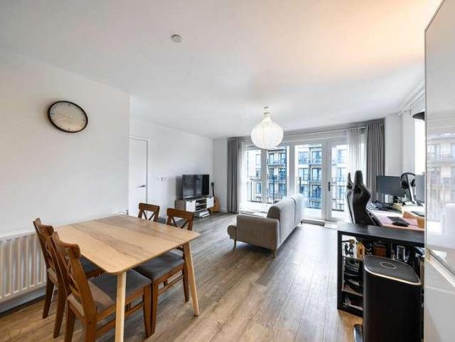 Flat for sale in Alpine Place, Greater London