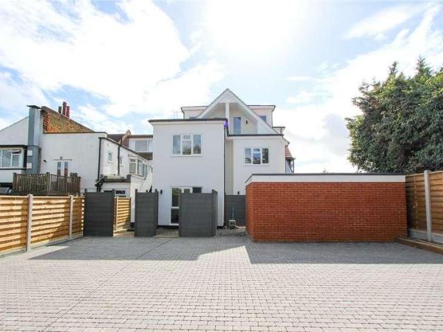 Flat for sale in Alton Barnes, Essex