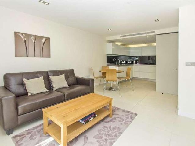 Flat for sale in Finsbury, Greater London
