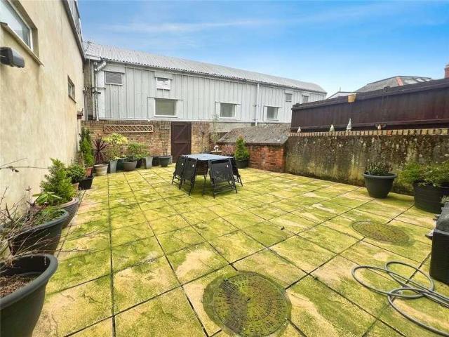 Flat for sale in East Cowes, Isle Of Wight