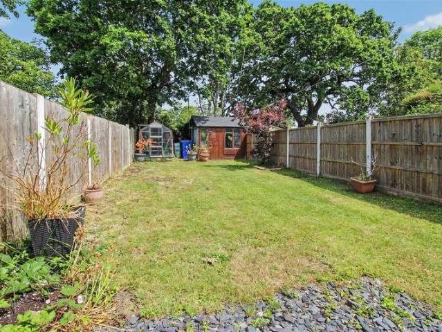 Flat for sale in Alton Barnes, Essex