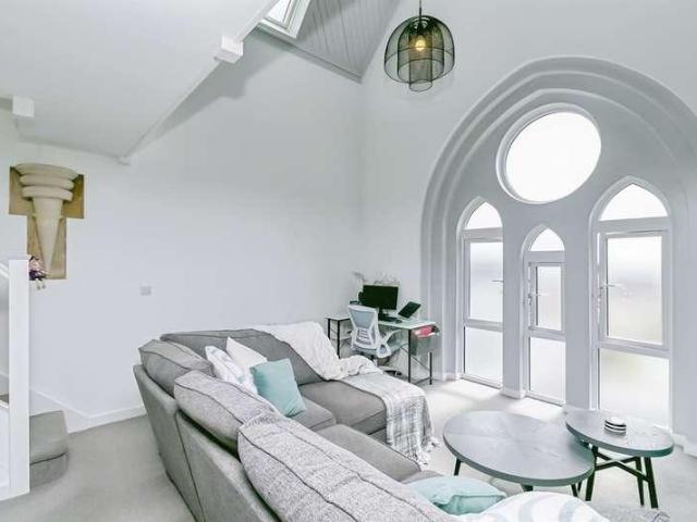 Flat for sale in The Knap, Barry
