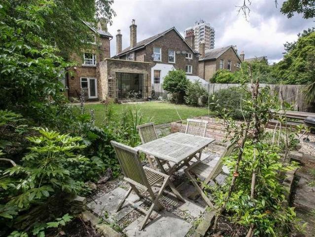 Flat for sale in Peckham, Greater London