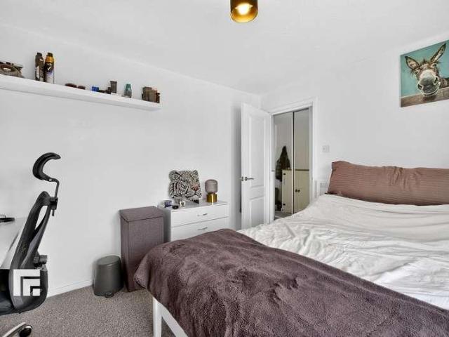 Flat for sale in Cardiff International Sports Village, Cardiff