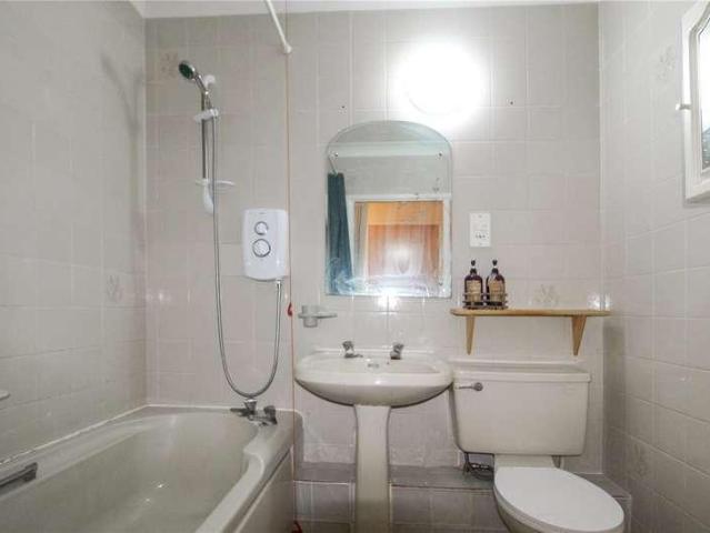 Flat for sale in Alton Barnes, Essex