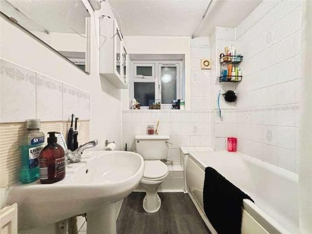 Flat for sale in Kentwood, Reading