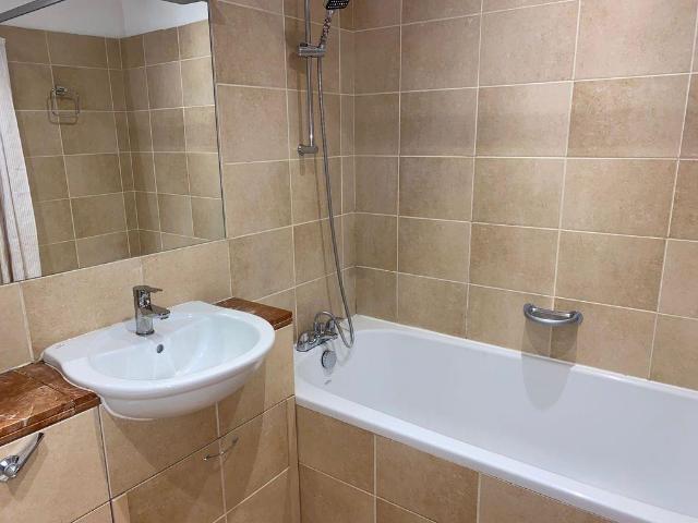 Flat for sale in Lunnon, Buckinghamshire