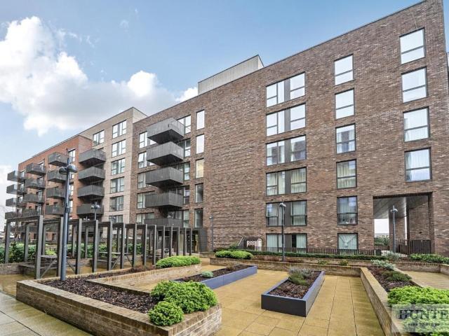 Flat for sale in Barnehurst, Greater London
