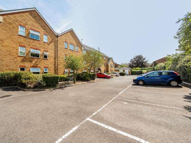 Flat for sale in Horsell, Woking