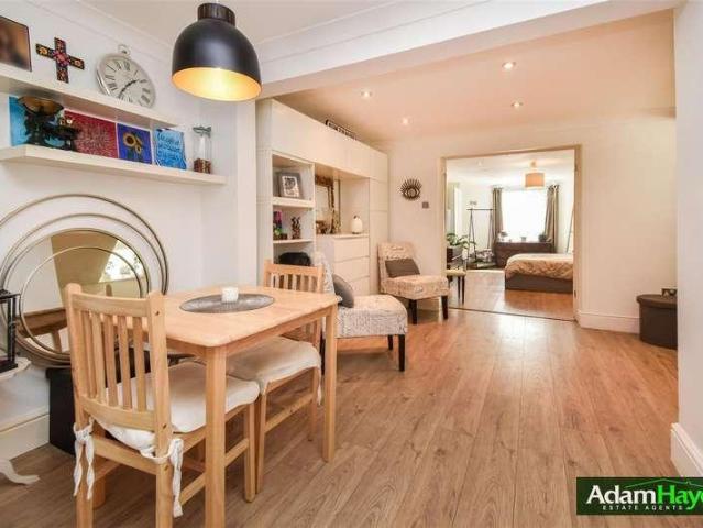 Flat for sale in North Finchley, Greater London
