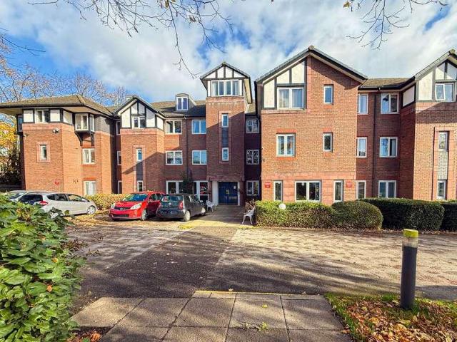 Flat for sale in Calderstones