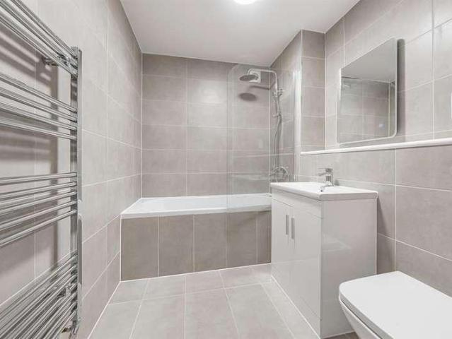 Flat for sale in London Borough of Hounslow, Greater London