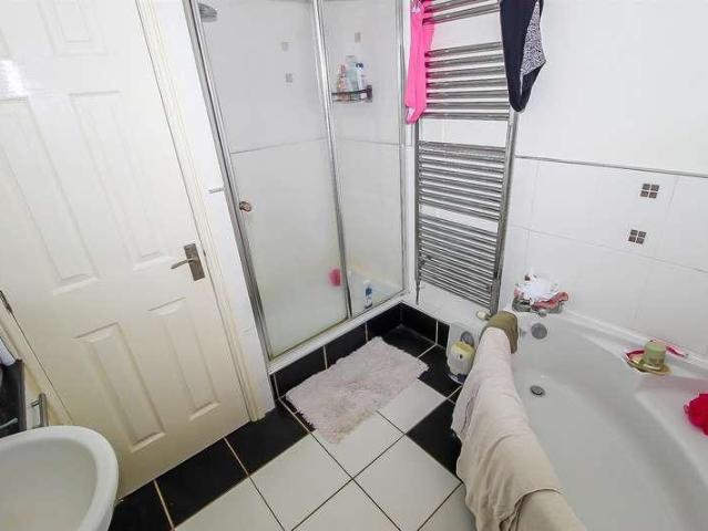 Flat for sale in Eastmoor, Heath
