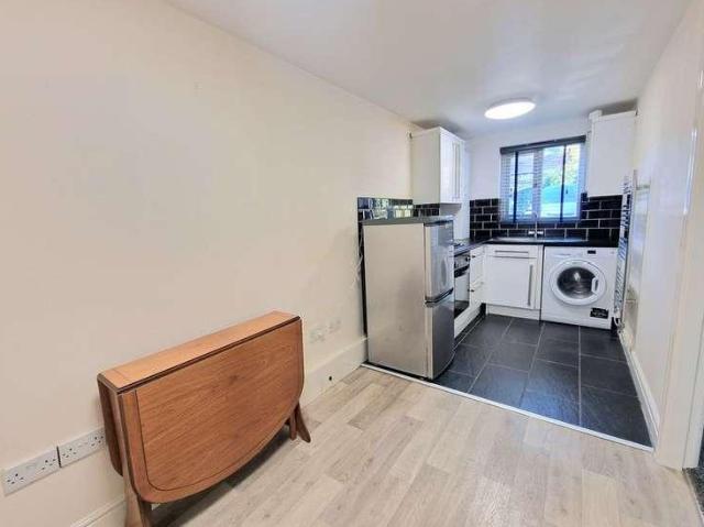 Flat for sale in Hyde, Tameside