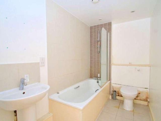 Flat for sale in Alperton, Greater London