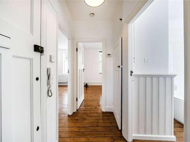 Flat for sale in Lower Hilldrop Estate, Greater London