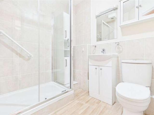 Flat for sale in Tilehurst, Reading