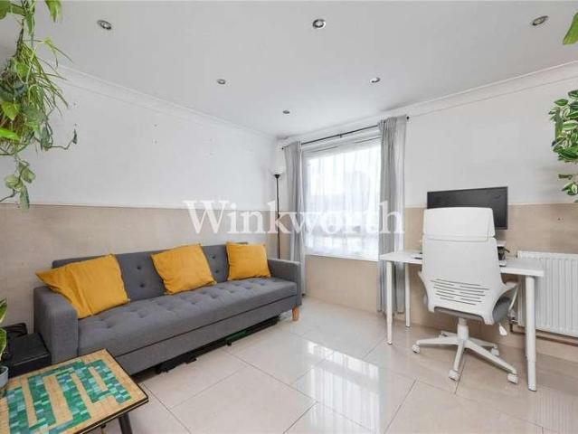 Flat for sale in South Tottenham, Greater London
