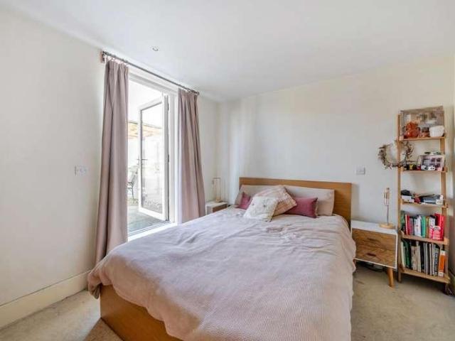 Flat for sale in Little Stanmore, Greater London