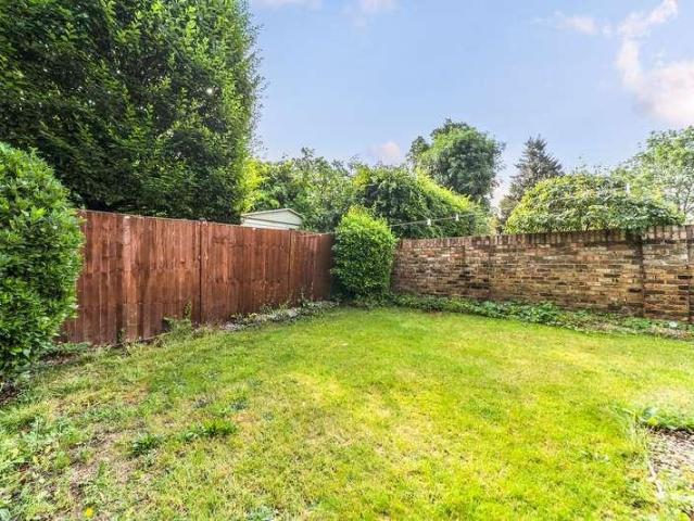 Flat for sale in Clapham, Greater London